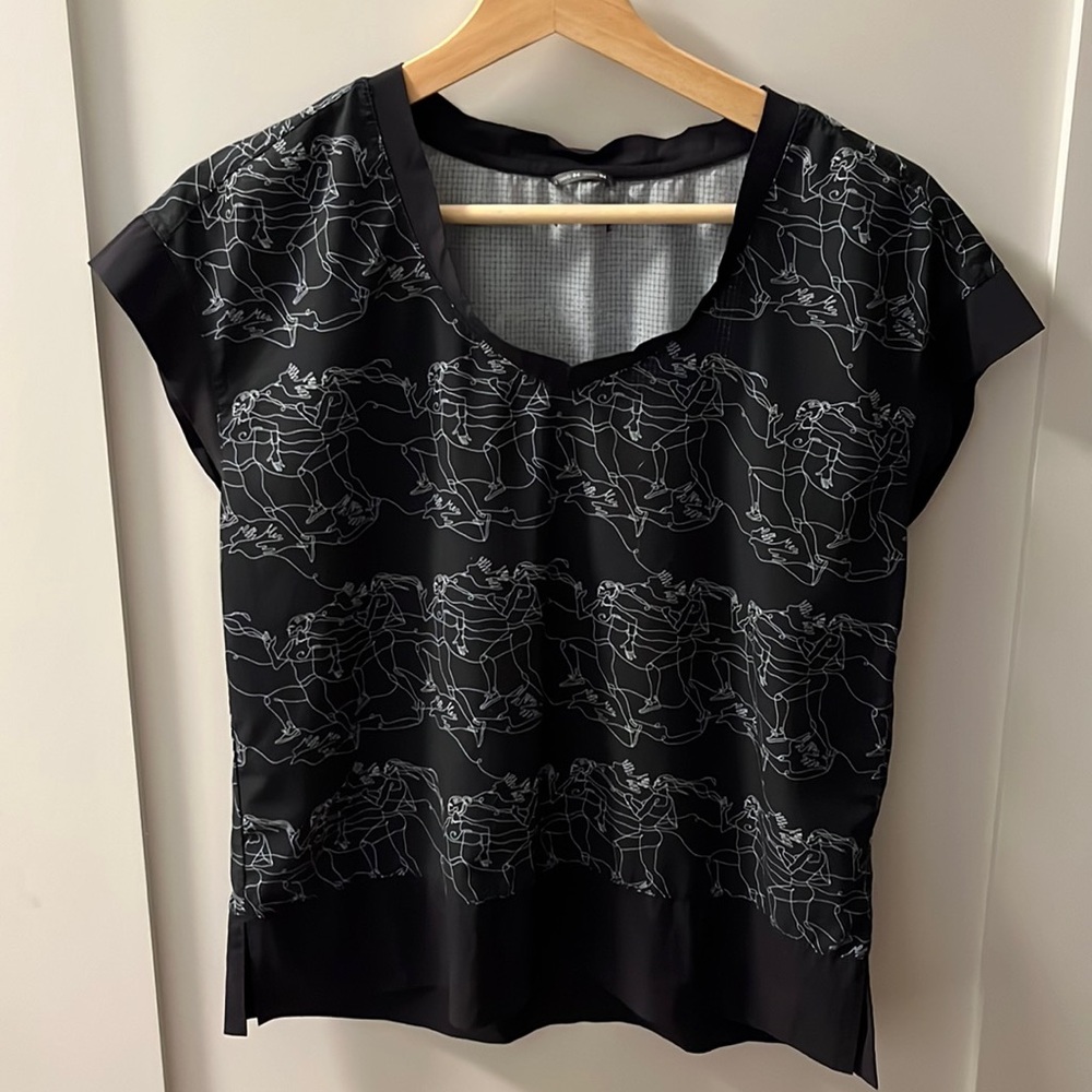 Oiselle story tee - black and white